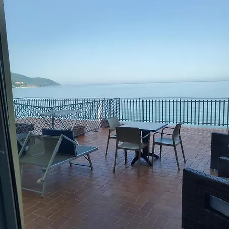 Hotel La Darsena 3*